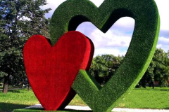 Арт-объект из искусственной травы