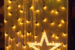 Фотозона с ретро гирляндой