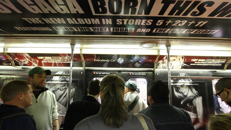 Заказать рекламу в метро